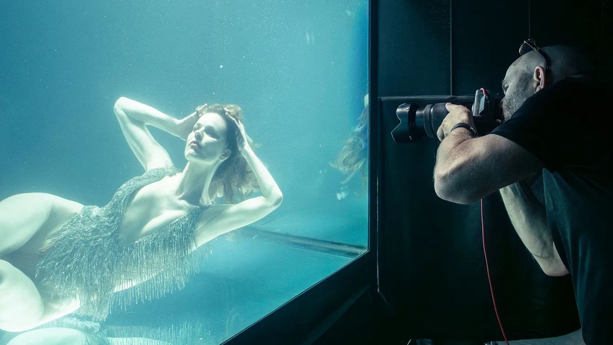 Asi nejslavnější kalendář světa je tu v novém vydání. Díky Pirelli září i jedna z nejznámějších českých krásek